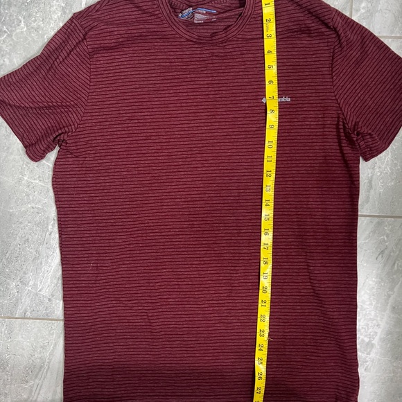 Columbia Men’s Red Burgundy Striped Logo Front Stretch Tshirt Size XL - Picture 5 of 7
